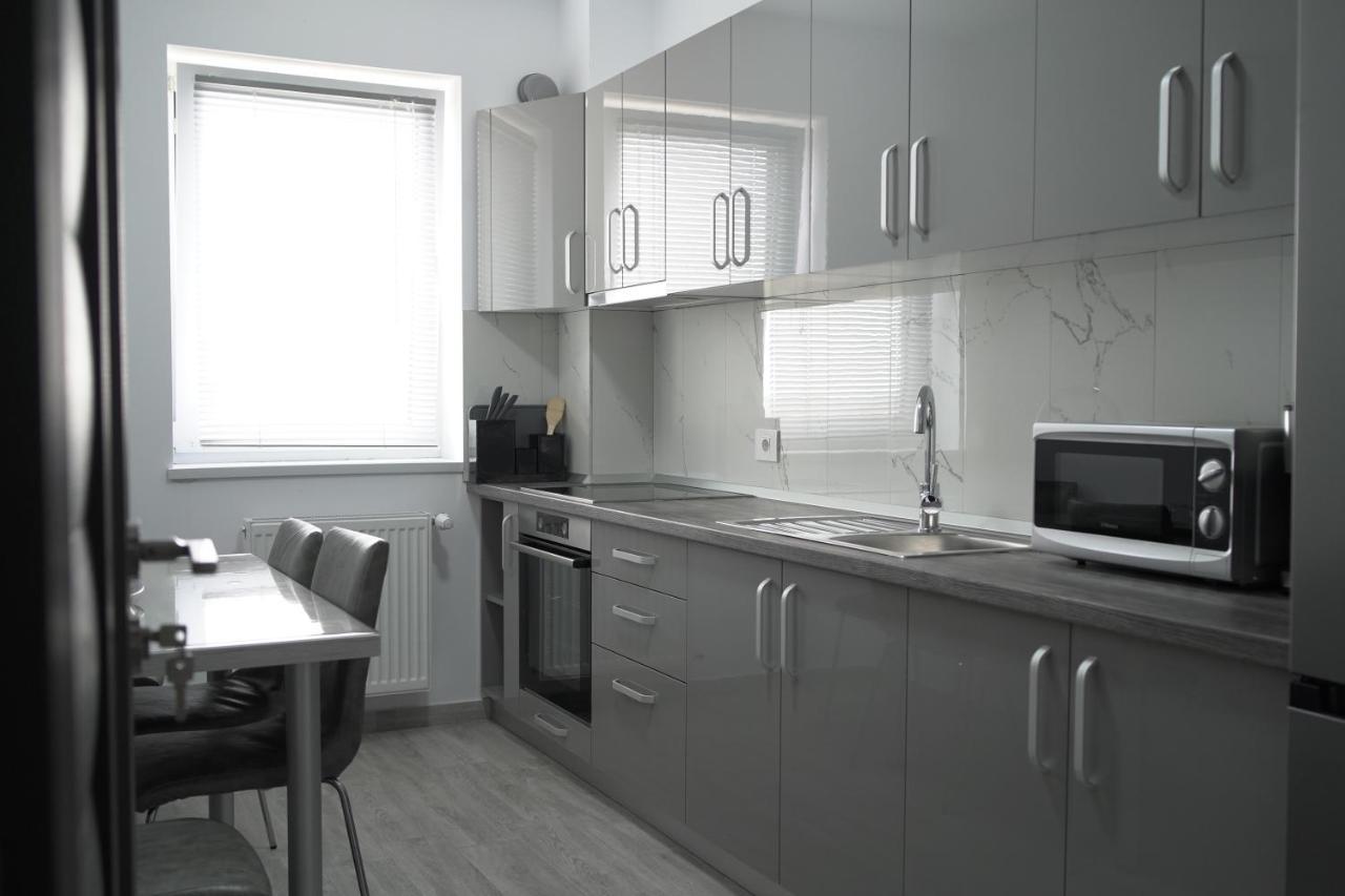 Peace House Appartement Oradea Buitenkant foto